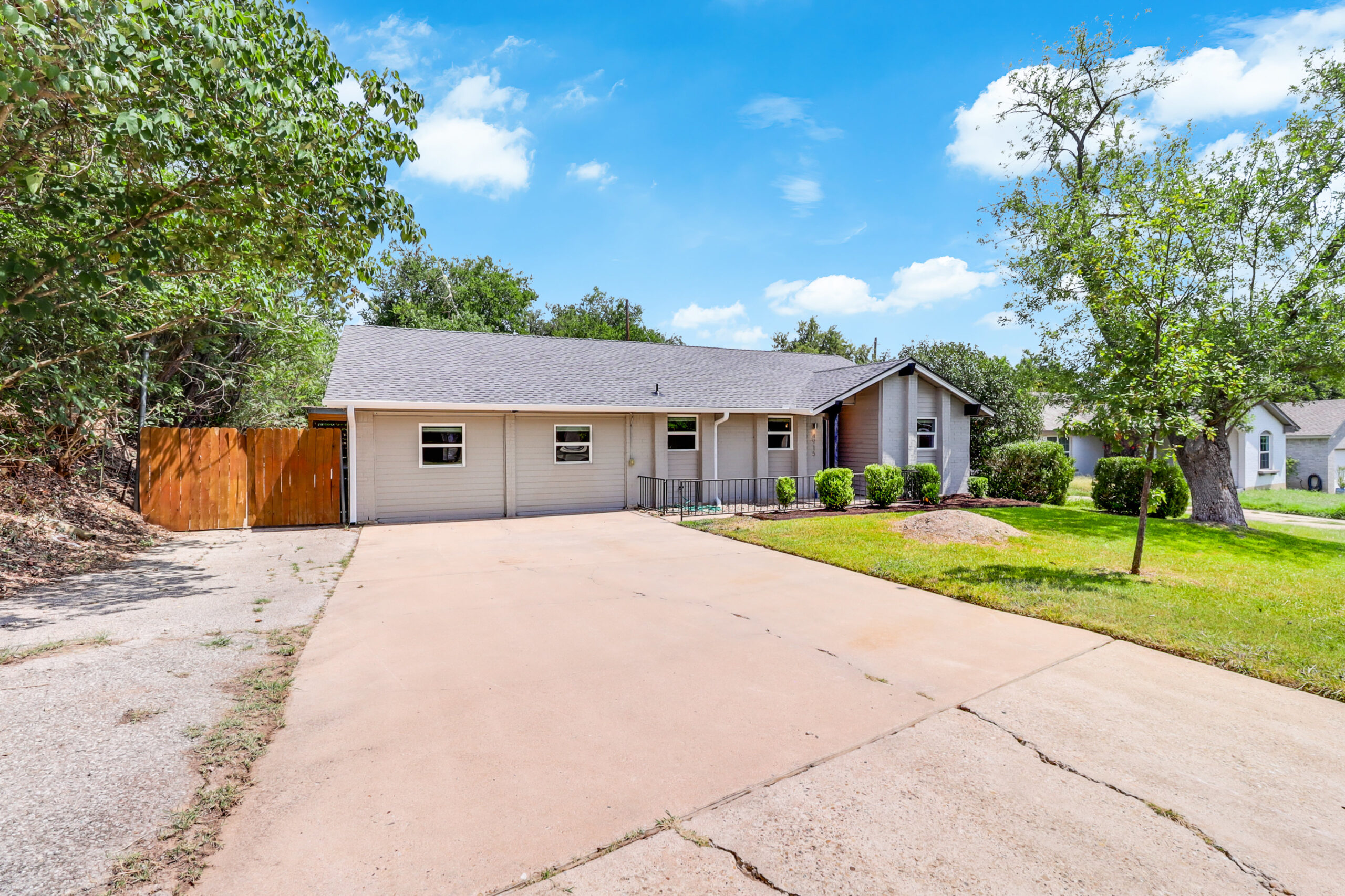 4915 Broadhill Drive