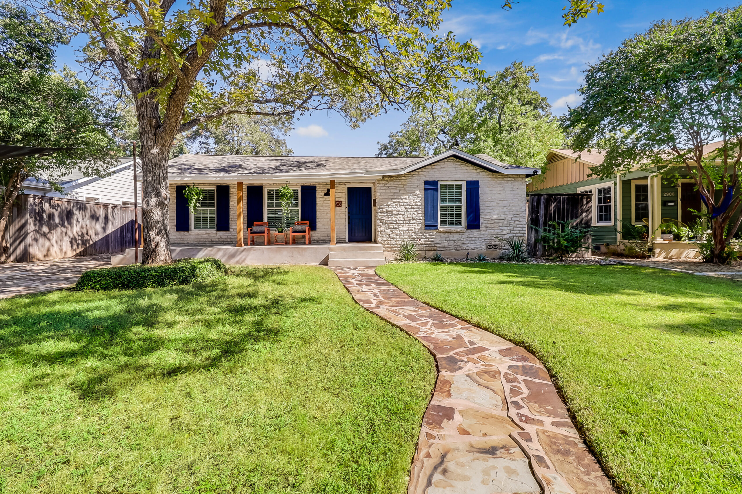 2908 Perry Ln