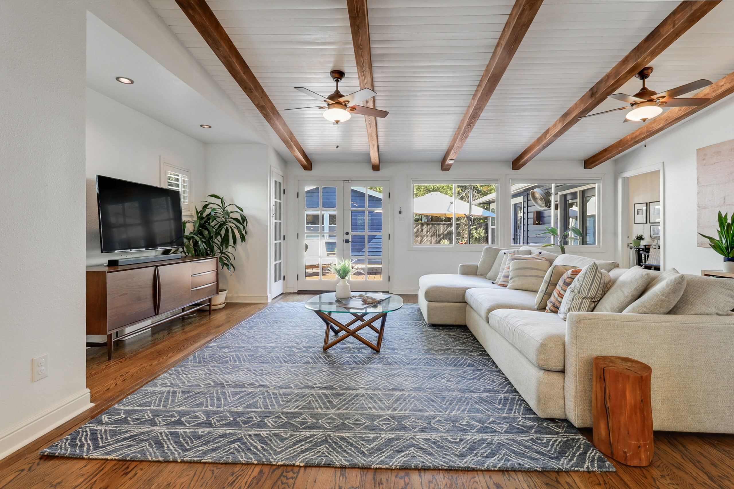 2908 Perry Ln