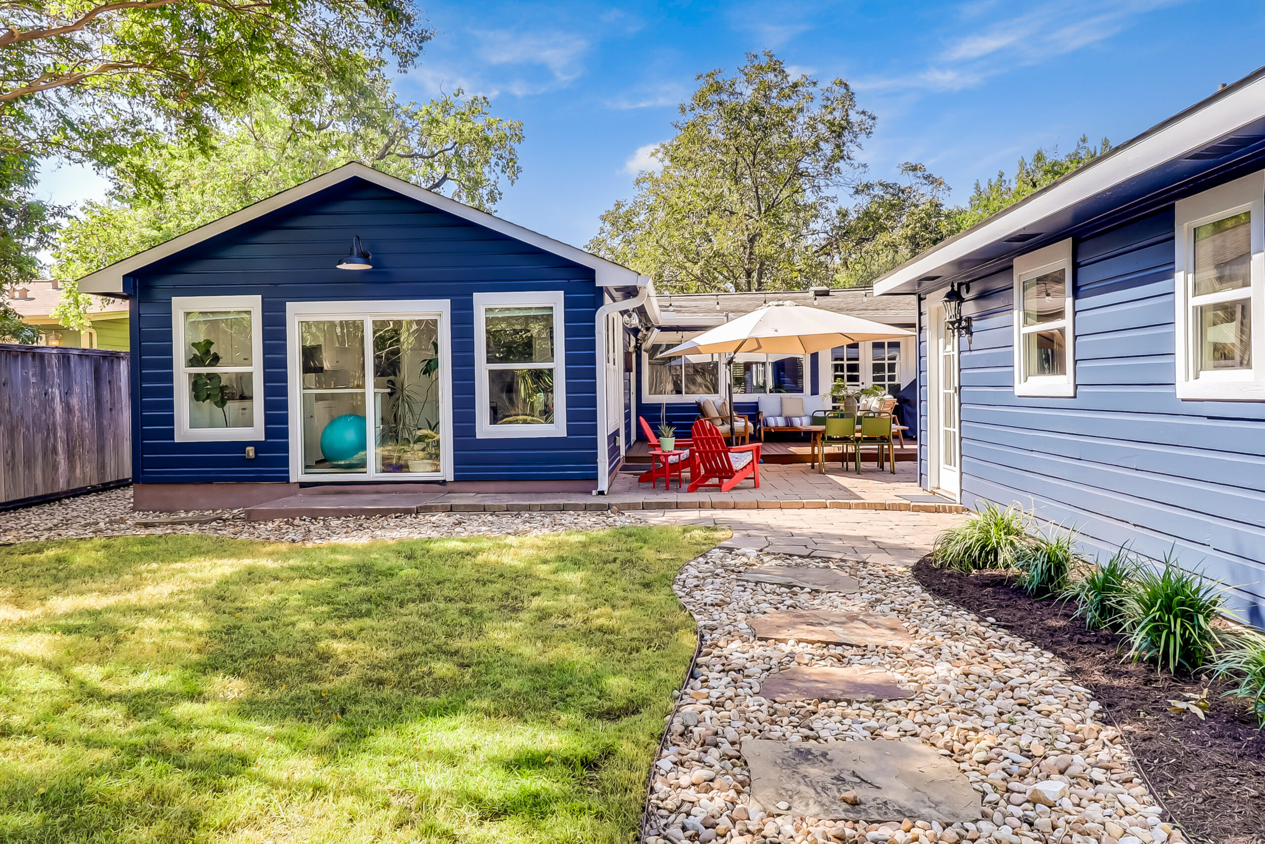 2908 Perry Ln