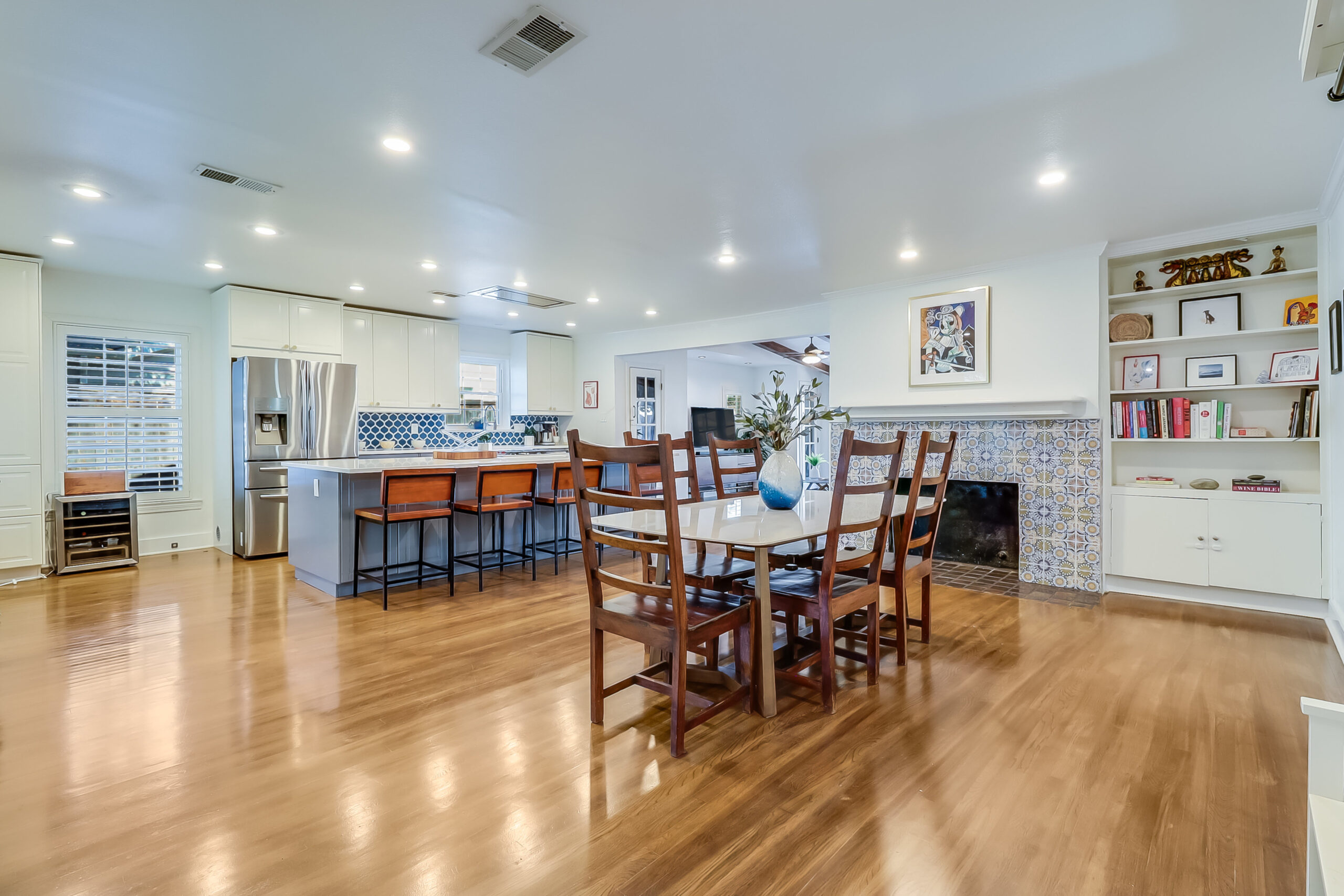 2908 Perry Ln
