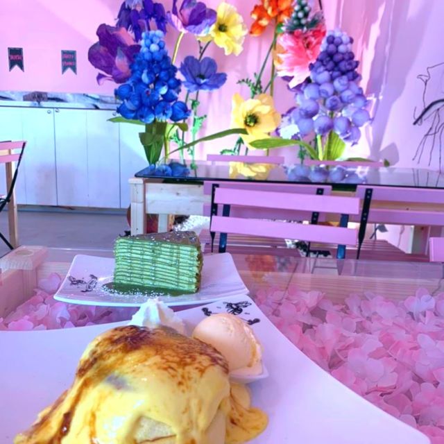 Sweet Memes Cafe, original to Houston, opened its first Austin location this month. 
Located at 3801 South Congress Avenue, this brightly colored and floral cafe features scrumptious Japanese desserts and teas! Austin is always ready for sweet happenings! @sweetmemes.atx