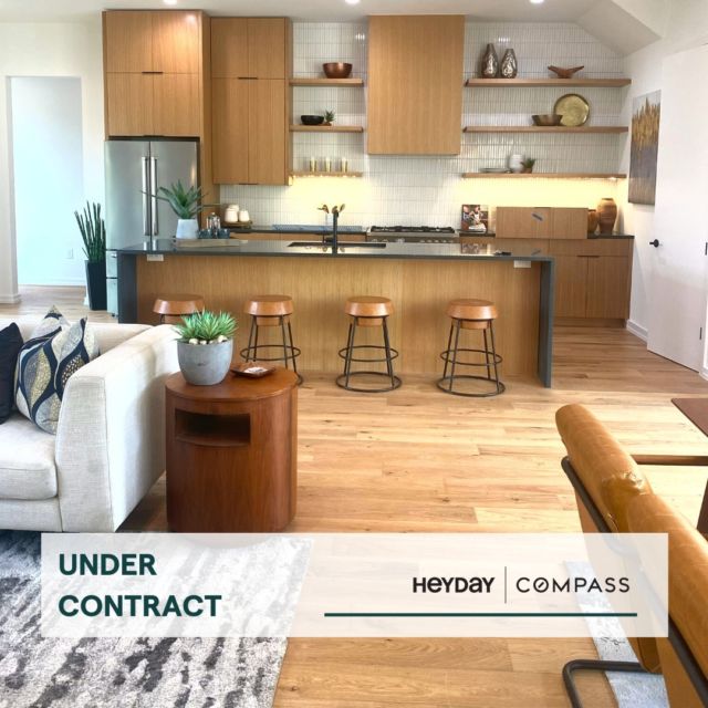 UNDER CONTRACT!
New construction in #Crestview
Buyer represented by @anna_uliassi_realtor

✔️ Luxury, high-end finishes throughout
✔️ European white oak flooring
✔️ Easy stroll to Crestview Shopping Center & new Brentwood Elementary