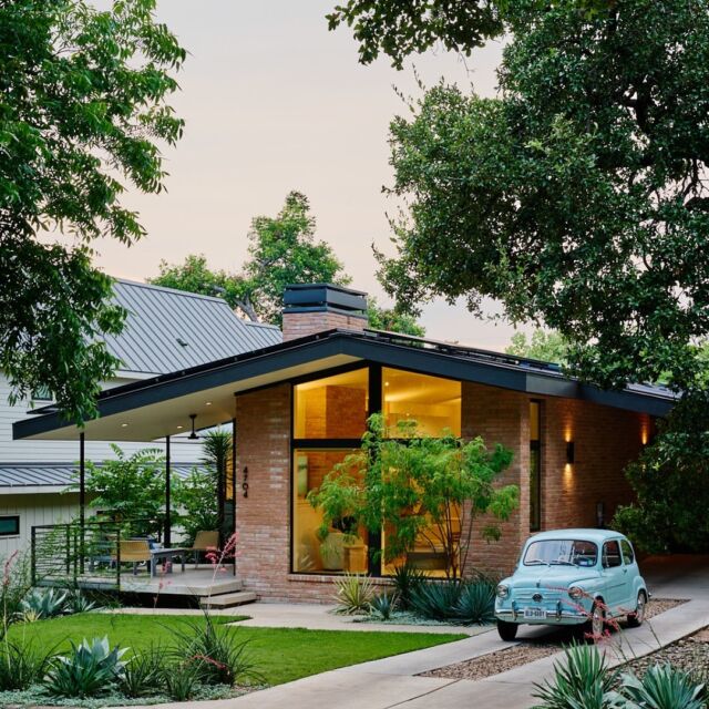The AIA Austin Homes Tour is back this month! This will be its 37th annual journey to highlight local architects and innovative home design. The nationally recognized tour showcases both newly built and renovated homes that inspire everyone from homeowners, to designers, to architects. Mark your calendars for October 28 & 29!

Featuring: @bercy_chen_studio @frankefrankeaustin @fkarchitects @mf.architecture @mccollum_studio_architects @moontoweraustin @murray_legge @nicoleblair.architect @bullockmcintyrestudio